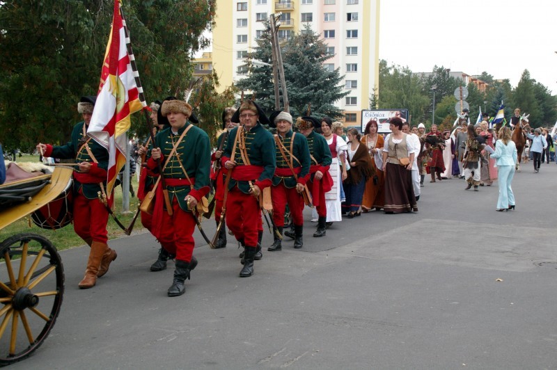 Vojaci spolu s markytnkami.